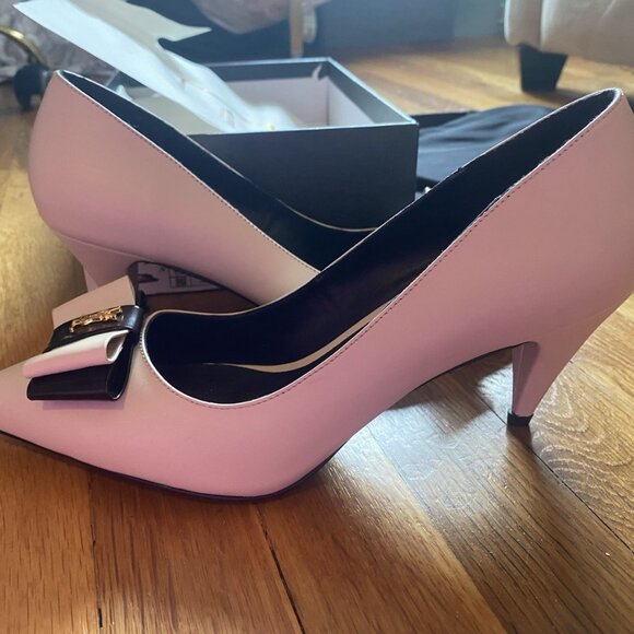 Saint Laurent Pierrot Monogram Bow Pointed Toe Pump - Picture 9 of 11